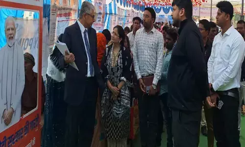 Mahasamund News: भारत सरकार के संयुक्त सचिव अमिताभ कुमार शाह ने विकसित भारत संकल्प यात्रा का लिया जायजा...