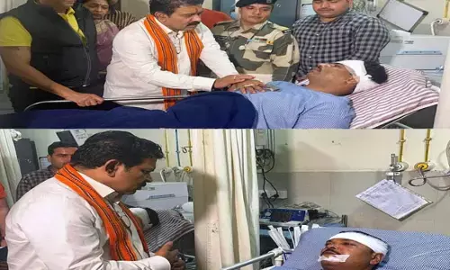 CG News: डिप्टी CM विजय शर्मा घायल जवानों से मिलने पहुंचे हॉस्पिटल, डॉक्टर से कहा-बेहतर से बेहतर इलाज करें...