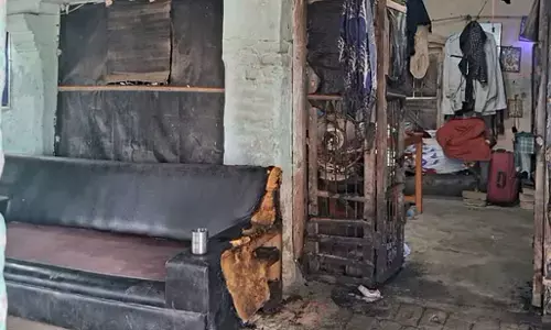 Bihar Crime News: बिहार में पुलिसकर्मियों को जिंदा जलाने की कोशिश, आधी रात थाने में लगाई आग