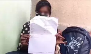 Jharkhand News: धनबाद में प्यार की अजीब दास्ताँ , प्रेमी से मिला धोखा, तो धरने  पर बैठ गयी युवती