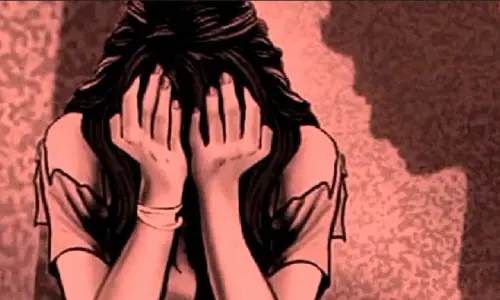 Bihar Crime News: बिहार में दलित महिला के साथ दरिंदगी, दलित महिला के ऊपर किया पेशाब, निर्वस्त्र कर बुरी तरह पीटा