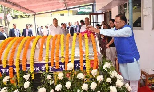 CG News-CM विष्णु देव साय, डॉ रमन सिंह पहुंचे पाटन सदन, पूर्व मुख्यमंत्री के पिता के पार्थिव शरीर पर पुष्प अर्पित कर उन्हें श्रद्धांजलि दी...