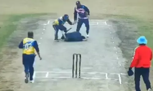 Heart Attack On Field: क्रिकेट खेलने के दौरान आया हार्ट अटैक, नोएडा में खेलते समय युवा इंजीनियर की हुई मौत, देखें वीडियो