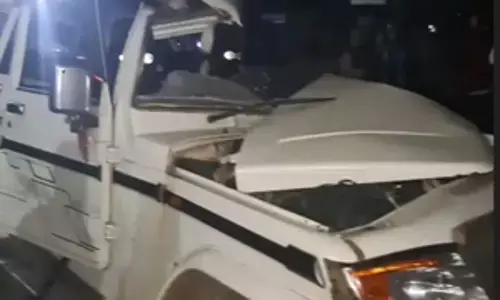 Ranchi News: सड़क पर खड़े ट्रक से जा टकराई कार, बच्चे समेत तीन की मौत, अन्य घायल