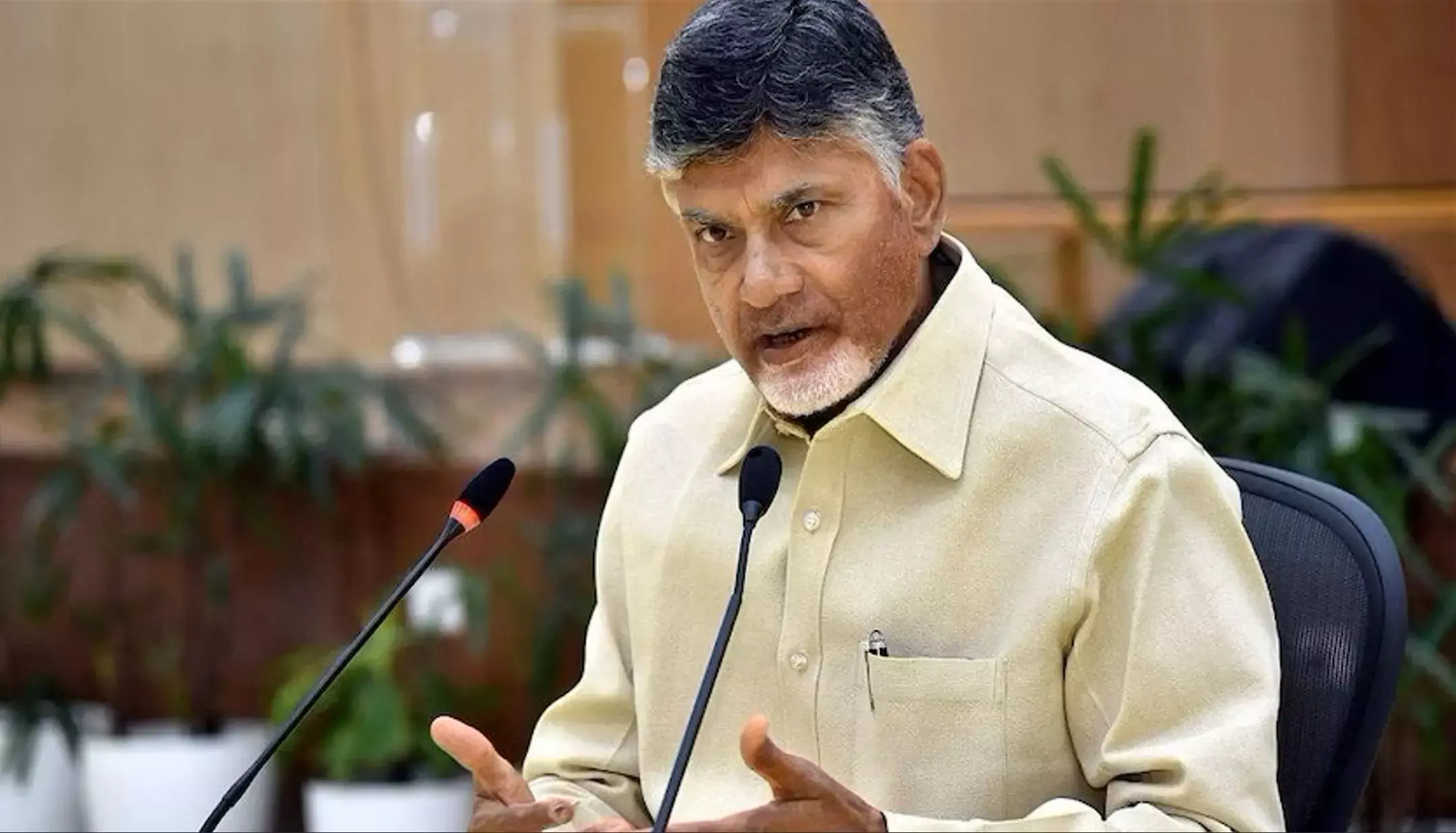 Chandrababu Naidu News: आंध्र के पूर्व सीएम चंद्रबाबू नायडू को तीन मामलों में हाईकोर्ट से जमानत, अदालत ने ये निर्देश भी दिया