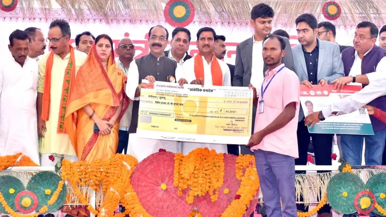 CG News: घर पहुंच नौकरी: डिप्टी सीएम अरूण साव ने बैगा युवाओं को दी अतिथि शिक्षक की नौकरी...