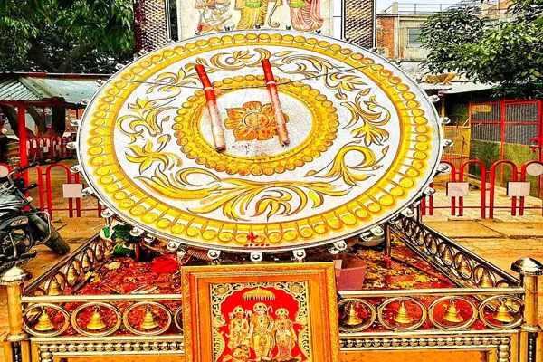 Shri Ram Mandir in Ayodhya: 1100 किलो का अनूठा दीपक, 2100 किलो का घंटा,  अयोध्या पहुंचा सोने-चांदी का परत लगा 500 किलो का विशेष नगाड़ा, देखें फोटो  और वीडियो | Shri Ram