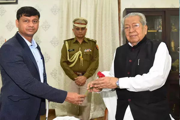 राज्यपाल हरिचंदन से जनसम्पर्क आयुक्त श्रीवास्तव ने की सौजन्य मुलाकात...
