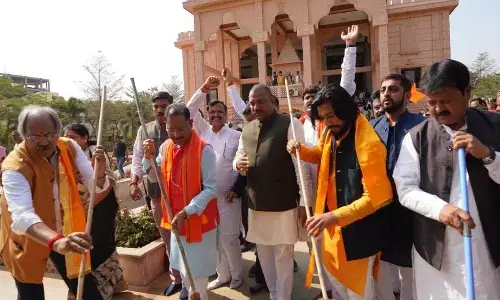 Temple Cleanliness Campaign: पीएम के आह्वान पर सीएम विष्‍णुदेव ने थामी झाड़ू: श्री राम मंदिर की सफाई कर मंदिर स्वच्छता अभियान में हुए शामिल