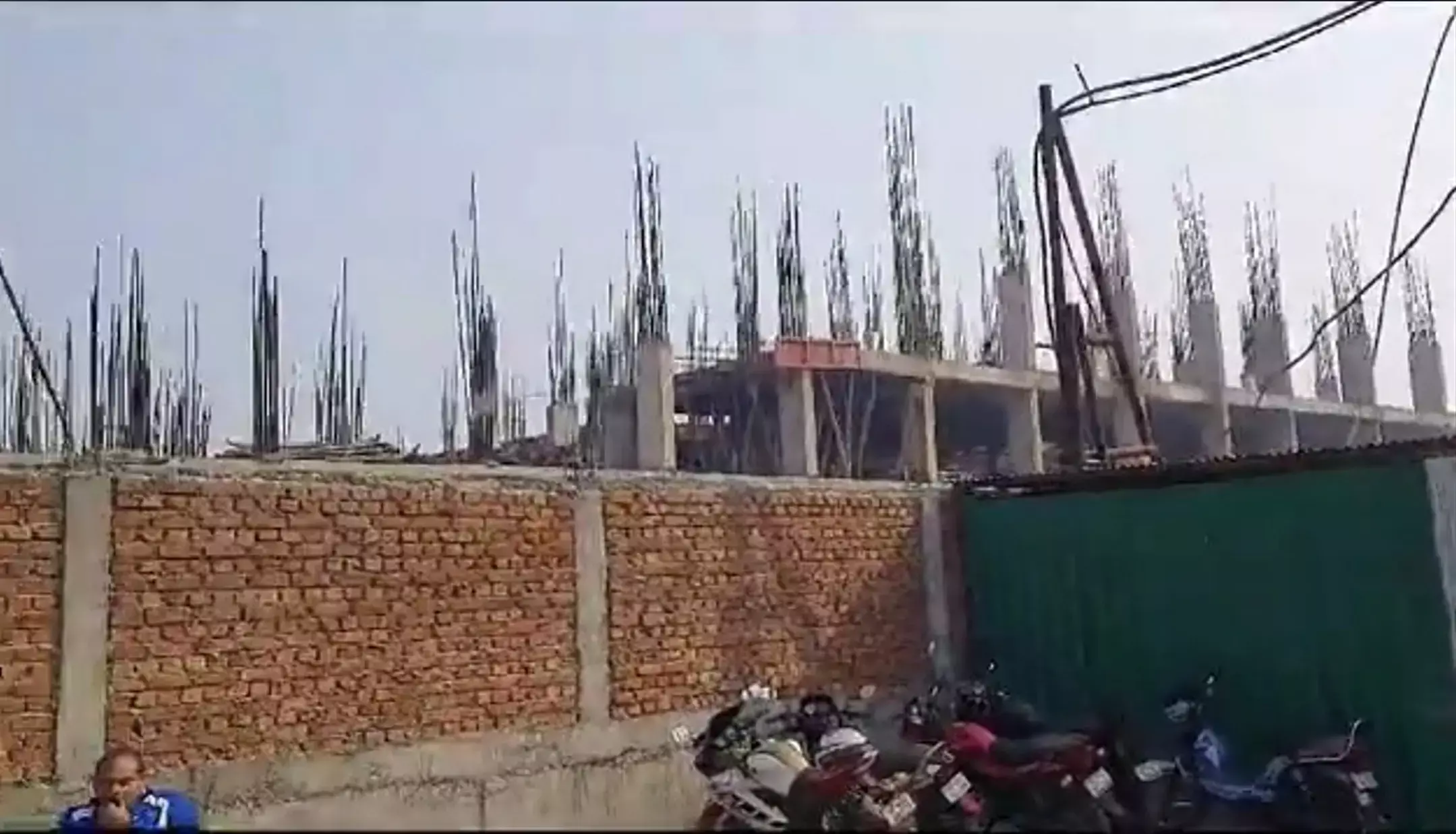 Ghaziabad News: गाजियाबाद में निर्माणाधीन मॉल में बड़ा हादसा, लिंटर गिरने से 8 मजदूर मलबे में दबे, 1 की मौत