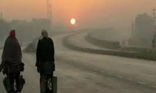 UP Weather Update: आज शहरों में हो सकती है हल्की बारिश, घने कोहरे की चेतावनी
