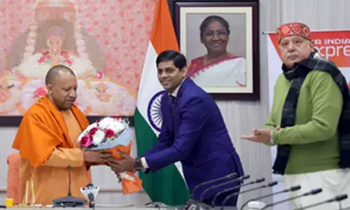 Uttar Pradesh News : सीएम योगी ने कोलकाता से अयोध्या के लिए एयर इंडिया एक्सप्रेस फ्लाइट का किया शुभारंभ