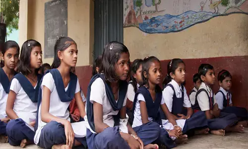 UP News : नोएडा में नर्सरी से लेकर 8वीं तक के स्कूल का समय बदला, 10 बजे सुबह से लगेगी कक्षाएं