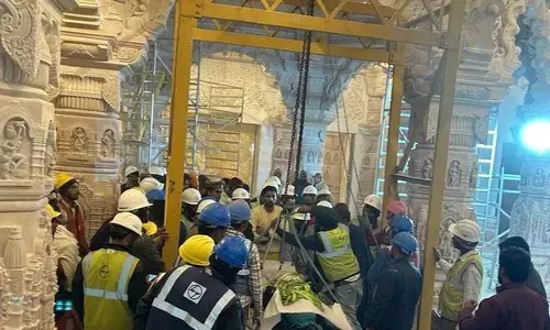 Ayodhya Ram Mandir: आधी रात को मंदिर में लाए गए राम लला, आज होगी विशेष पूजा