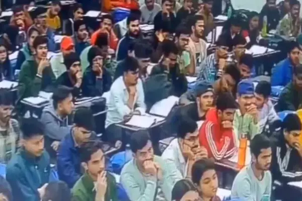 MP News: इंदौर में साइलेंट अटैक से डबल मौत, पढ़ते - पढ़ते छात्र को आया अटैक, बस ड्राइवर की भी मौत