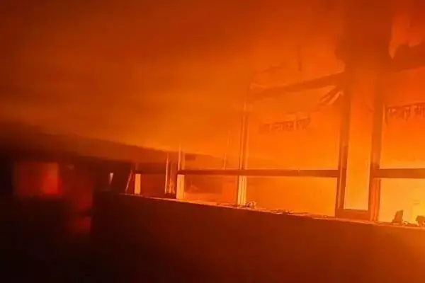 Jaipur News: कलेक्ट्रेट के रजिस्ट्रार ऑफिस में लगी आग, जलकर राख हुए सारे दस्तावेज