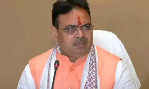 Rajasthan News : राजस्थान सरकार कांग्रेस की मुख्यमंत्री चिरंजीवी योजना, अंग्रेजी माध्यम स्कूलों की समीक्षा करेगी