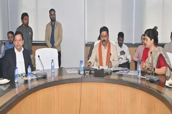 CG News: मीटिंग में डिप्टी CM विजय शर्मा बोले-विभागीय कार्यों की जानकारी ऑनलाईन उपलब्ध हो