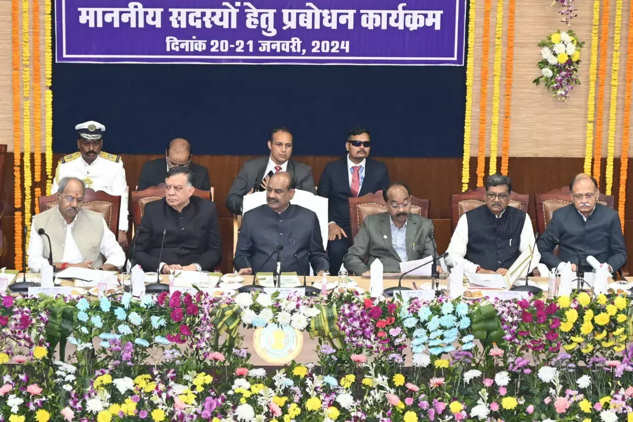 Chhattisgah News: विधानसभा के कार्यक्रम में नहीं पहुंचे डॉ. रमन: लोकसभा स्‍पीकर ने किया कार्यक्रम का शुभारंभ