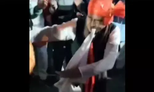 MP News: रामधून पर थिरके पूर्व राज्य मंत्री बद्रीलाल यादव, मंत्री का नागिन डांस वायरल