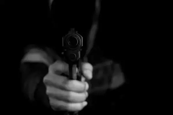 Bihar News: एक्सिस बैंक से दिनदहाड़े चोरी, हथियार के बल पर 90 लाख की लूट