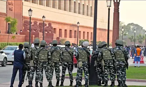 Budget Session 2024: संसद भवन में विजिटर्स और सामान की जांच के लिए CISF तैनात, 140 जवानों ने संभाला मोर्चा