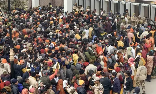 Ayodhya News Hindi: राम मंदिर की ओर आने वाले सभी रास्तों को किया गया बंद, भारी भीड़ को देखकर लिया गया फैसला