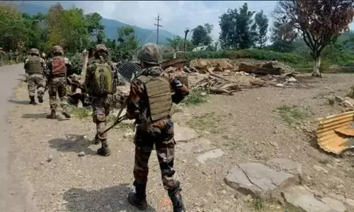 Manipur Crime News: Manipur में असम राइफल्स के जवान ने अपने 6 साथियों पर चलाईं गोलियां, फिर की आत्महत्या