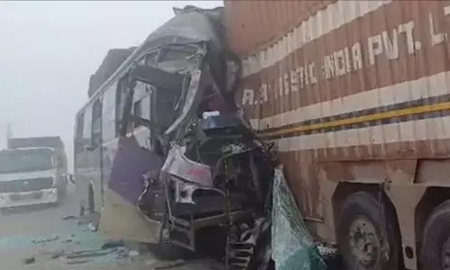 Shahjahanpur Road Accident: शाहजहांपुर में भीषण सड़क हादसा, ट्रक और टैंपों की टक्‍कर में 12 श्रद्धालुओं की मौत