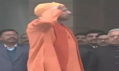 Uttar Pradesh News : गणतंत्र दिवस पर सीएम योगी ने फहराया ध्वज, दी बधाई