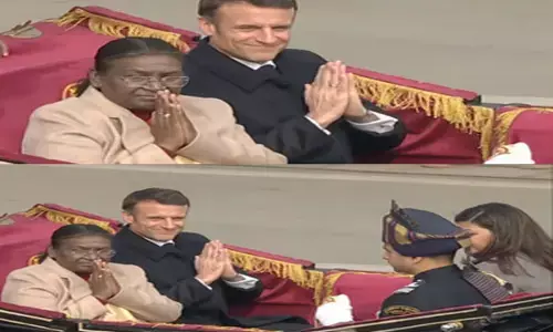 75वां गणतंत्र दिवस: 40 साल बाद पारंपरिक बग्गी में आईं राष्ट्रपति... परेड की शुरुआत महिला कलाकारों ने शंख, नगाड़ा आदि बजाते हुए की