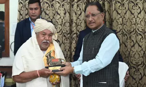 Padmashree Hemraj Manjhi: पद्मश्री हेमराज मांझी के पास आते हैं अमेरिका से मरीज, नाड़ी वैद्य और जड़ी बूटियों के हैं जानकर...