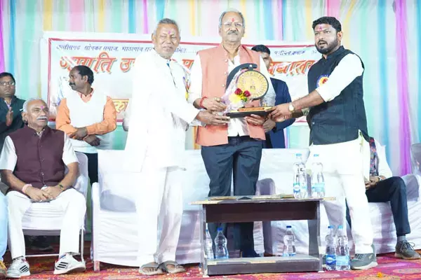 CG School News: स्कूली पाठ्यक्रम में शमिल होंगे योग और प्राणायाम, शिक्षा मंत्री बृजमोहन अग्रवाल ने की घोषणा...