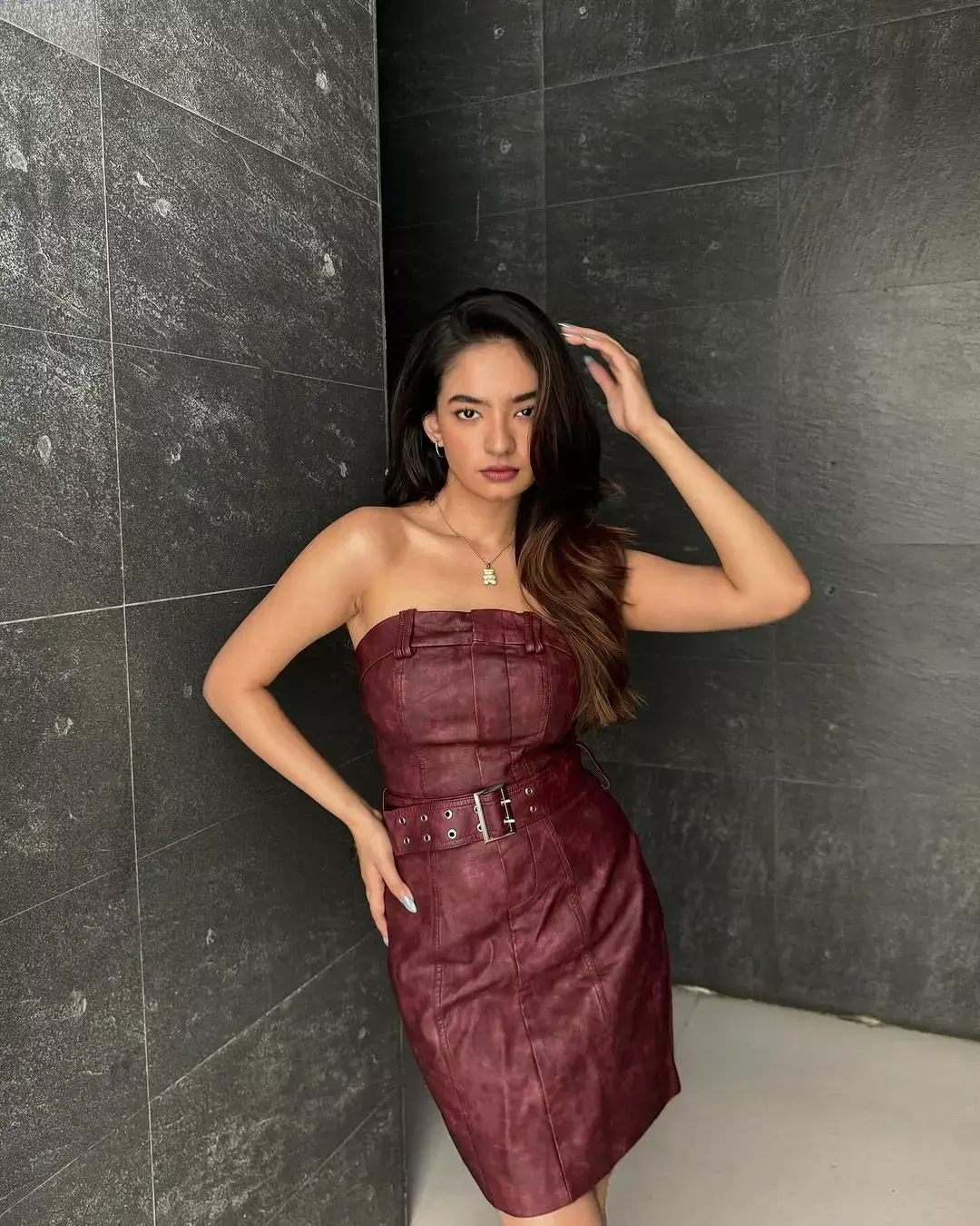 छोटी सी ड्रेस पहन हद से ज्यादा बोल्ड हुई अनुष्का सेन, करवाया सिजलिंग फोटोशूट...