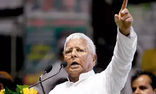 ED Raid in Bihar: ED कार्यालय पहुंचे लालू प्रसाद यादव, नौकरी के बदले जमीन घोटाला मामले में पूछताछ