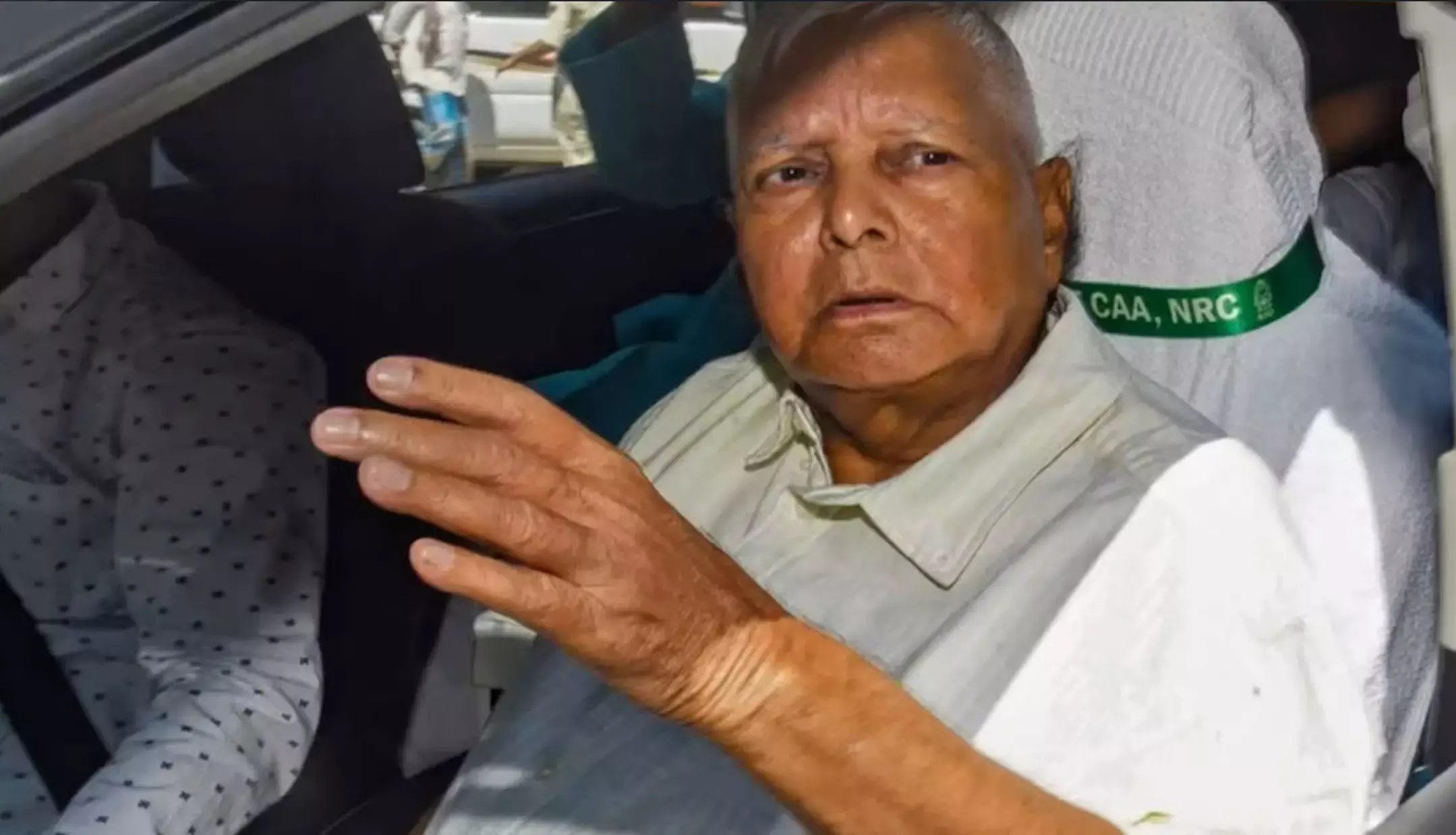 Lalu Prasad Yadav : ईडी दफ्तर पहुंचे राजद सुप्रीमो लालू यादव, नौकरी के बदले जमीन घोटाला केस में होगी पूछताछ