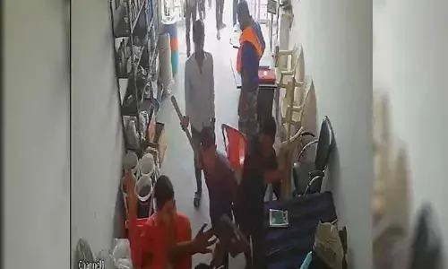 Bilaspur News: CG कांग्रेस नेता के दफ्तर में घुसे बदमाशों ने मचाया तांडव, कर्मचारियों की बेरहमी से की पिटाई, पुलिस ने लगाई सामान्य धाराएं