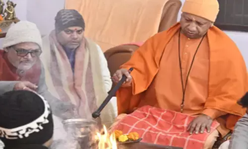 Uttar Pradesh News : सीएम योगी ने किया रुद्राभिषेक, देवाधिदेव से की लोकमंगल की प्रार्थना