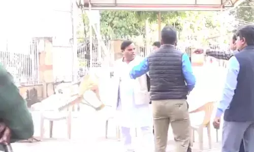 MP News: कांग्रेस कार्यालय में जमकर हुई गाली - गलौज, चली कुर्सियां, आपस में ही भिड़े 2 कांग्रेसी समर्थक