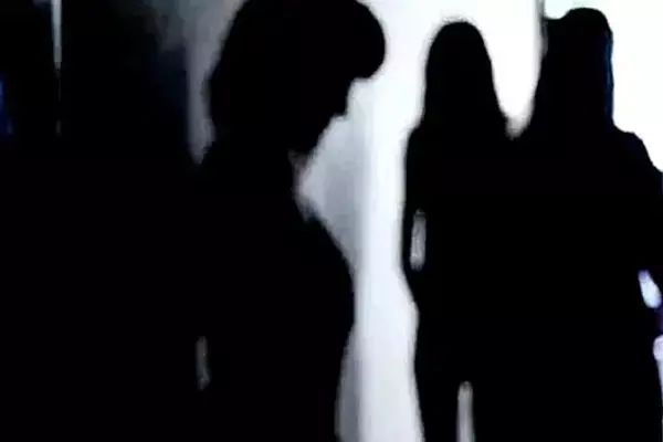 MP News: फ्लैट में चल रहे देह व्यापार का भंडाफोड़, स्पा सेंटर में करते थे लड़की सप्लाई, महिला समेत 9 गिरफ्तार