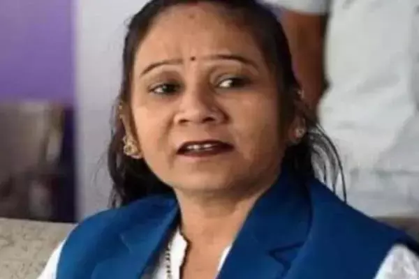 MP News: पूर्व विधायक रामबाई ने कलेक्टर को बोला तेरी आखें फूट गईं क्या, बेवकूफ , कोर्ट ने सुनाई जेल की सजा