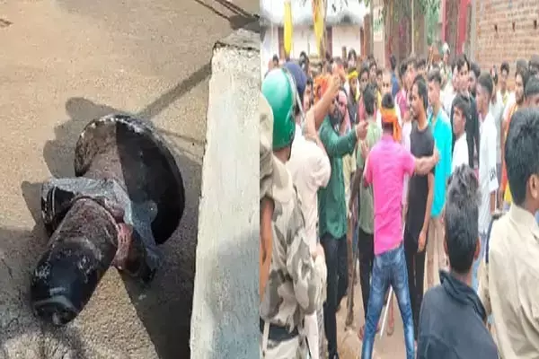 MP News: गुना में देर रात शिव मंदिर में हुई तोड़फोड़, उखाड़ फेंका शिवलिंग, गुस्साए लोगों ने किया चक्काजाम