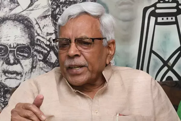 Bihar News : नीतीश अतीत हैं, तेजस्वी हैं भविष्य : शिवानंद तिवारी