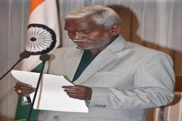 Jharkhand News : झारखंड के सीएम पद की शपथ लेने के बाद बोले चंपई, हेमंत बाबू के काम को गति देंगे