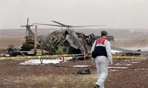 दो पायलटों की मौत: तुर्की में हेलीकॉप्टर दुर्घटनाग्रस्त, एक तकनीशियन बुरी तरह से जख्मी...