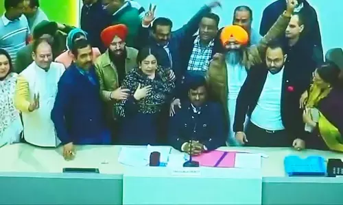 Chandigarh Mayor Election: चंडीगढ़ मेयर चुनाव में धांधली को सुप्रीम कोर्ट ने बताया लोकतंत्र की हत्या,चुनाव अधिकारी पर चलेगा मुकदमा