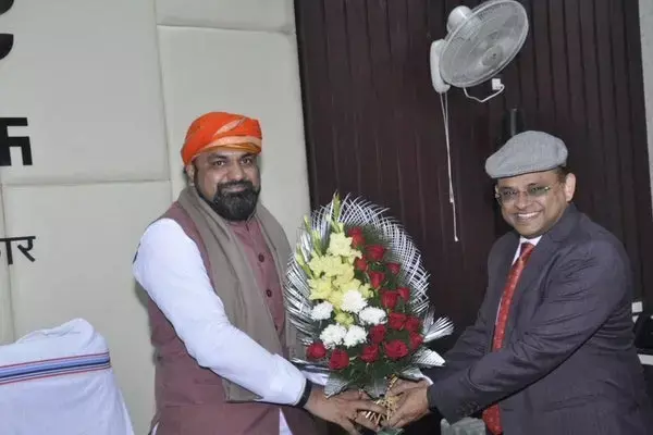 Bihar News: डिप्टी CM सम्राट चौधरी ने संभाला वित्त विभाग का पदभार, मंत्री संग बजट पर की चर्चा