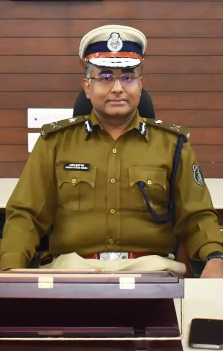 Raipur IG IPS Amresh Mishra: सिंघम कहे जाने वाले आईपीएस अमरेश मिश्रा ने रायपुर आईजी का कार्यभार संभाला...