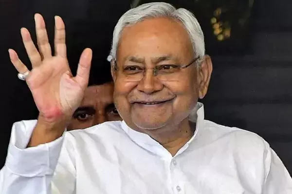 Bihar News: दिल्ली के लिए रवाना हुए मुख्यमंत्री नीतीश कुमार, प्रधानमंत्री से राज्य के लिए विशेष पैकेज की कर सकते हैं मांग