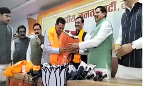 Madhya Pradesh News : कांग्रेस को मध्य प्रदेश में झटका, जबलपुर महापौर सहित कई नेता भाजपा में शामिल